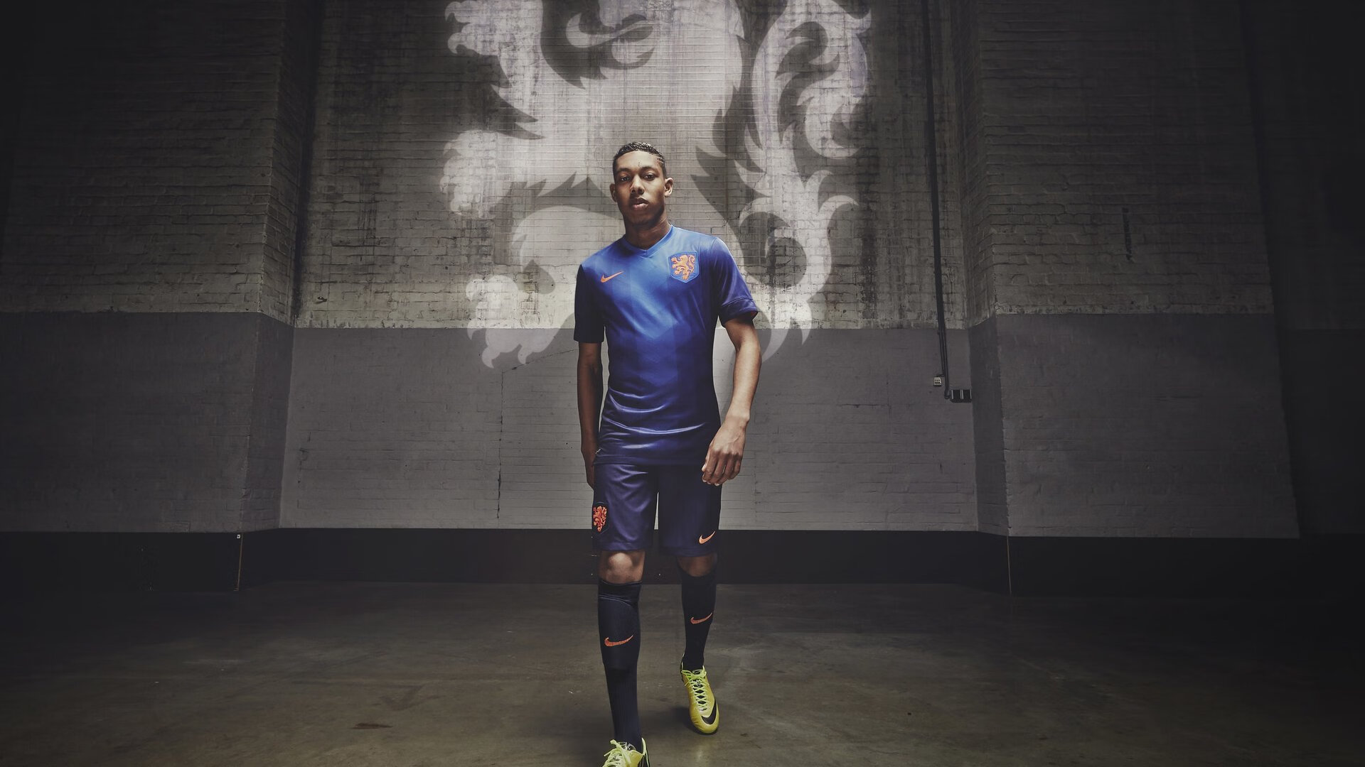 开云体育下载-沙尘与泥泞中的王者争霸：WRC最艰难赛段全景剖析